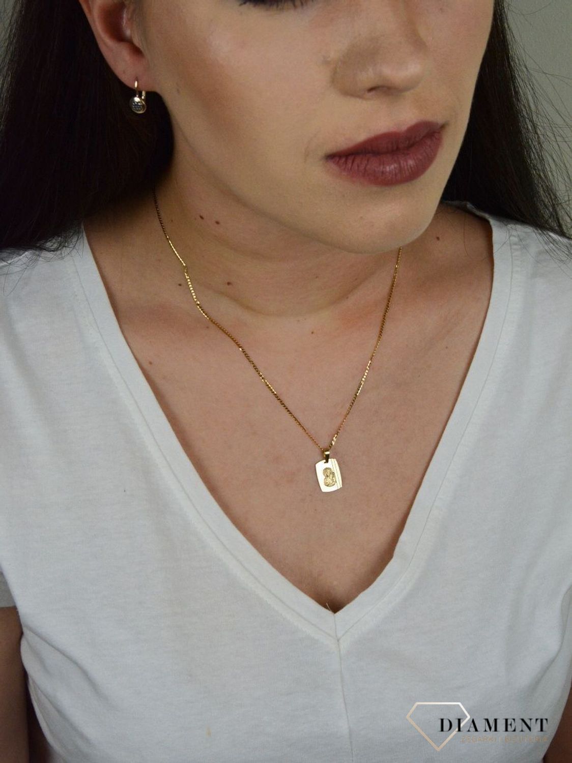 Złoty medalik z wizerunkiem Matki Boskiej Częstochowskiej. ZA 6062C.jpg